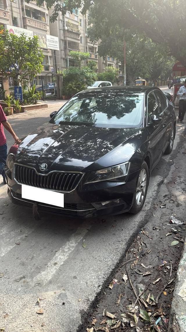 https://images10.gaadi.com/usedcar_image/4597703/original/processed_dfd7506e-8622-47e3-b3cf-7f21f5d26b93.jpg?imwidth=6401