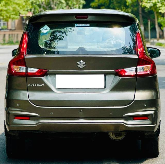 https://images10.gaadi.com/usedcar_image/4597736/original/processed_25cc533fd72f3383ea55e2af47894176.jpg?imwidth=6402