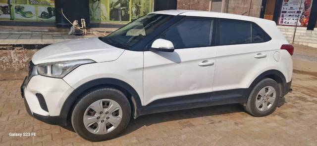 https://images10.gaadi.com/usedcar_image/4597744/original/processed_40932377-37b6-4e4b-be18-2773116769d6.jpg?imwidth=6402