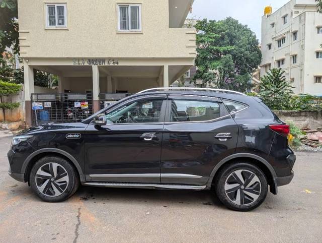 https://images10.gaadi.com/usedcar_image/4597755/original/processed_c53f2446-22f6-4115-b361-50f6a0b40030.jpg?imwidth=6402