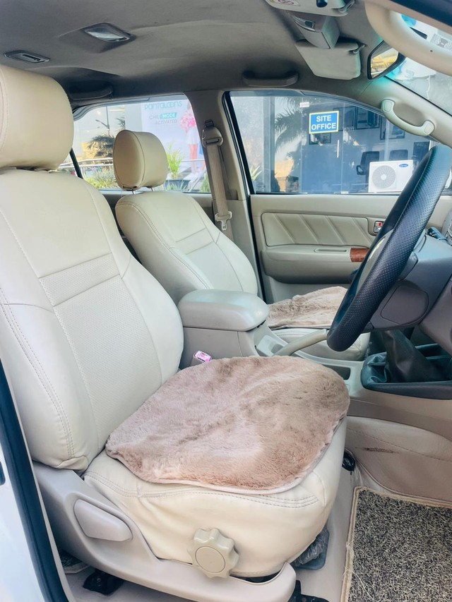 Second-hand 2010 Toyota Fortuner 3.0 Diesel for sale in Rajkot-12