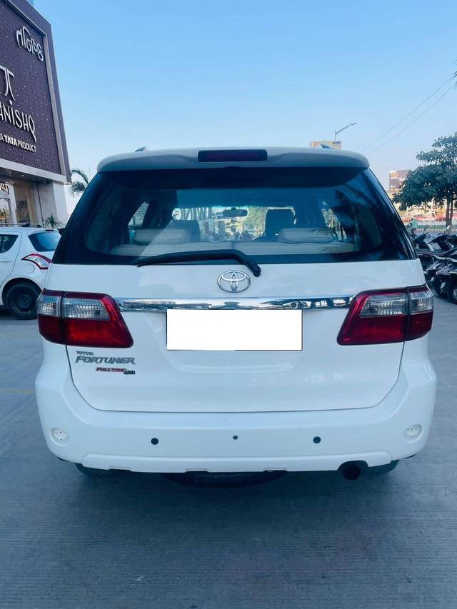 https://images10.gaadi.com/usedcar_image/4597780/original/processed_9fe98cb9345610fa71d6a45add339b91.jpg?imwidth=6402