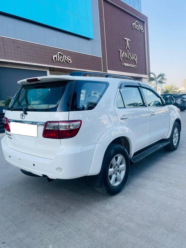 Second-hand 2010 Toyota Fortuner 3.0 Diesel for sale in Rajkot-8