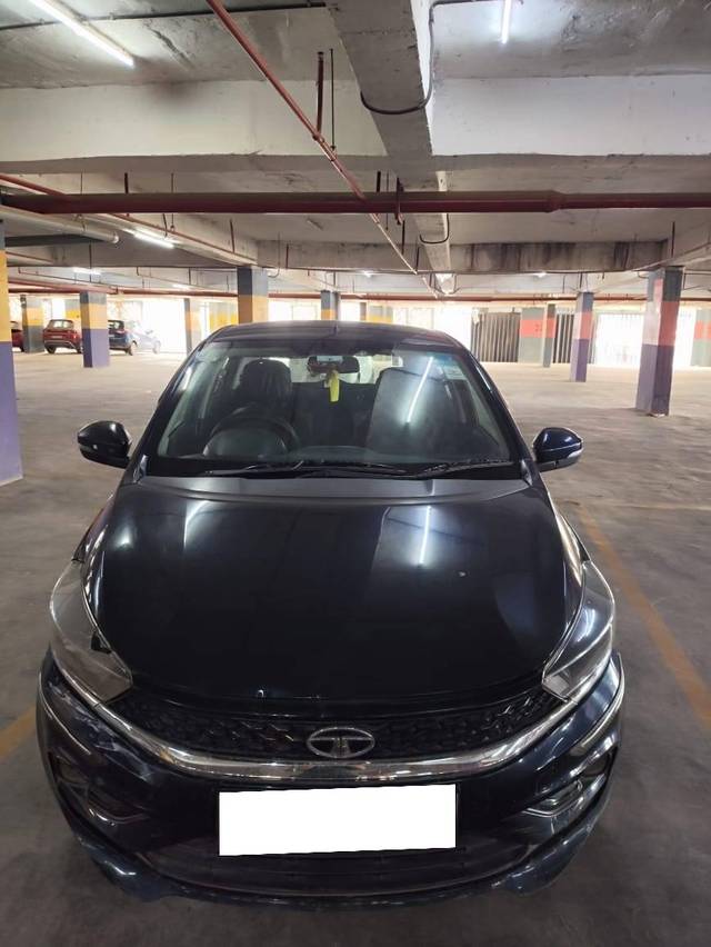 https://images10.gaadi.com/usedcar_image/4597784/original/processed_c938a920-2c1d-45b5-9687-76d29bc6b7ca.jpg?imwidth=6401