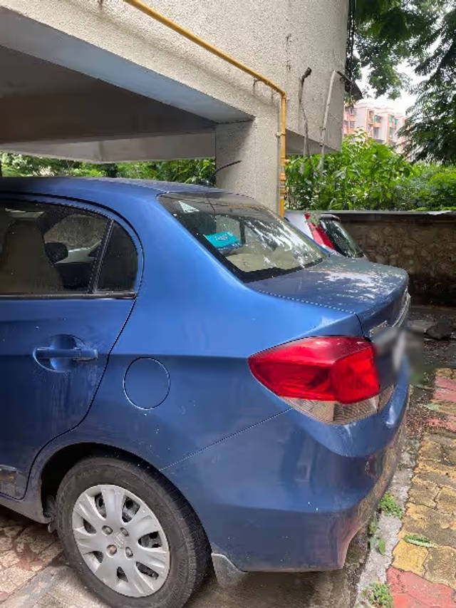 https://images10.gaadi.com/usedcar_image/4597799/original/4c578b7a-5b59-4828-9525-047376f8aa0f.png?imwidth=6402