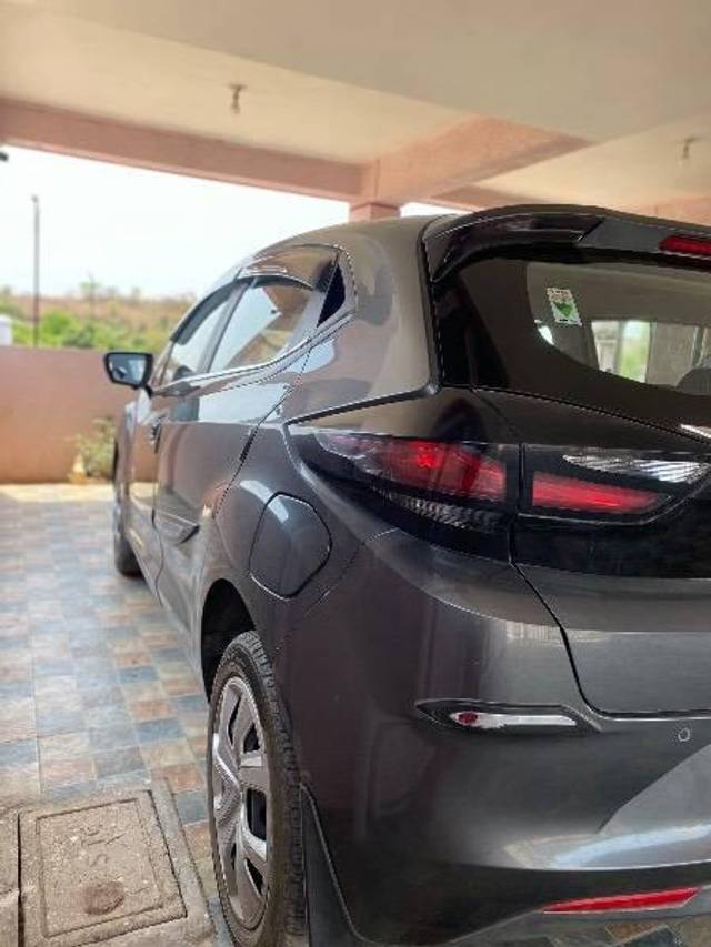 https://images10.gaadi.com/usedcar_image/4597845/original/processed_c462dbe4-5486-49d4-ba48-bc83416f6937.jpeg?imwidth=6400