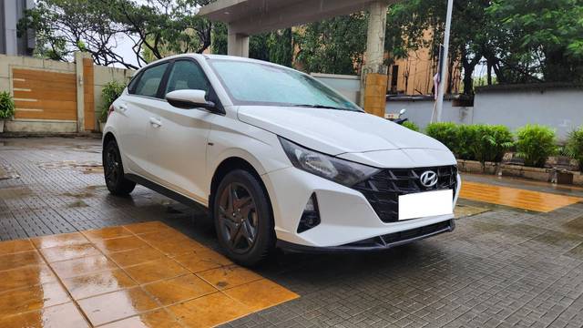 https://images10.gaadi.com/usedcar_image/4597854/original/processed_4bf3249aef85672beb7b91ed448a85d6.jpg?imwidth=6400