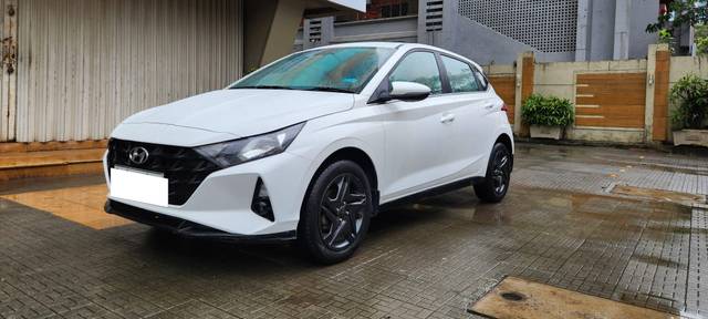 https://images10.gaadi.com/usedcar_image/4597854/original/processed_c10e6582c48d43466084f3b665c84bbb.jpg?imwidth=6402