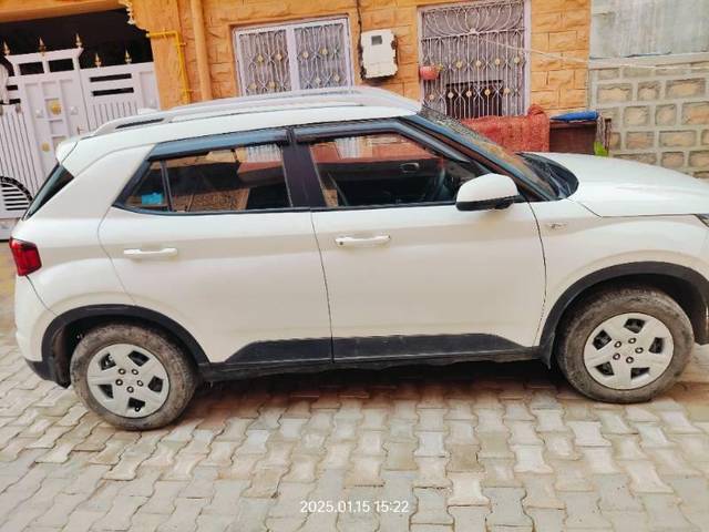 https://images10.gaadi.com/usedcar_image/4597865/original/processed_f03d0606-44fe-4cbb-a660-ed1699eb733f.jpg?imwidth=6402