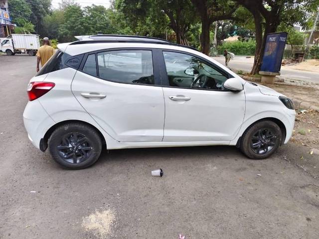 https://images10.gaadi.com/usedcar_image/4597877/original/processed_99874f78-8b76-4fdc-a00b-f288d8d1f2e5.jpeg?imwidth=6402