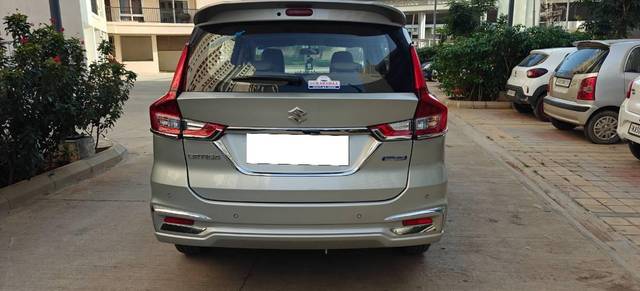 https://images10.gaadi.com/usedcar_image/4597895/original/processed_4dd9c83f-6d1b-443a-9f5a-2e07300527da.jpg?imwidth=6401