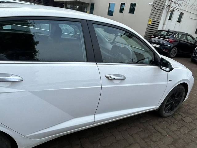 https://images10.gaadi.com/usedcar_image/4597903/original/processed_49094123-f531-4d1c-b735-f3c24fa97ac1.jpg?imwidth=6402
