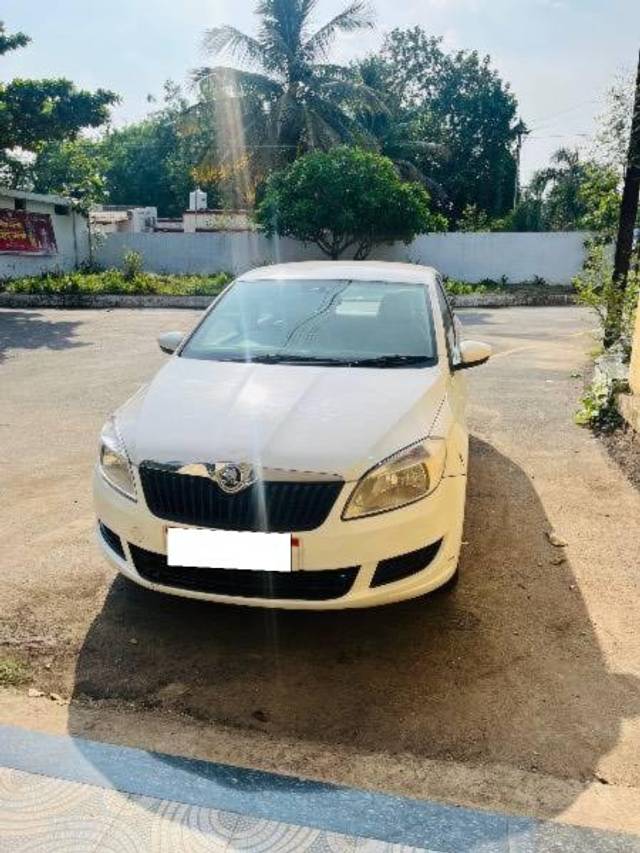 https://images10.gaadi.com/usedcar_image/4597916/original/processed_869f3f4e-070e-43b3-b4c8-49a882cc24d5.jpeg?imwidth=6400
