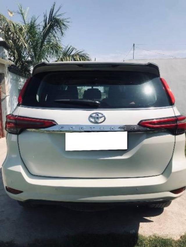 https://images10.gaadi.com/usedcar_image/4597975/original/processed_03e2d68e-2628-4a18-bb14-9abbbe3925e7.jpeg?imwidth=6401