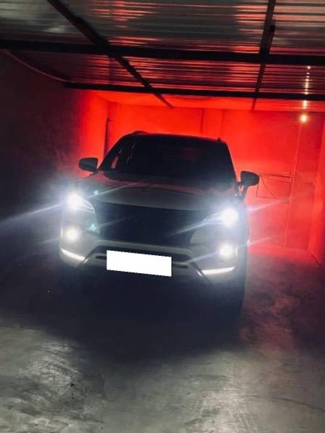 https://images10.gaadi.com/usedcar_image/4597975/original/processed_13871b87-2eb8-4401-9415-b56b7ee3d95b.jpeg?imwidth=6400