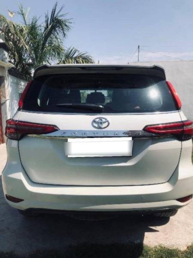 https://images10.gaadi.com/usedcar_image/4597975/original/processed_processed_03e2d68e-2628-4a18-bb14-9abbbe3925e7.jpeg?imwidth=6402