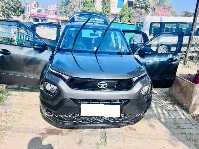 https://images10.gaadi.com/usedcar_image/4597981/original/processed_90094fc9-fdc3-4de2-9b80-410e23525de7.jpg?imwidth=6402