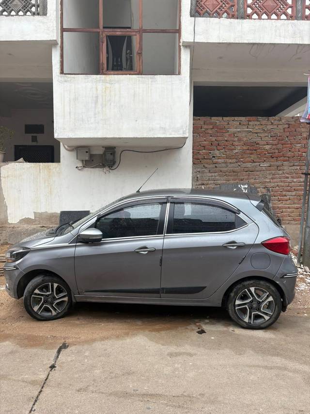 https://images10.gaadi.com/usedcar_image/4598019/original/781a3ec4-d1d6-44a1-aaec-5aa67d61f807.jpg?imwidth=6400