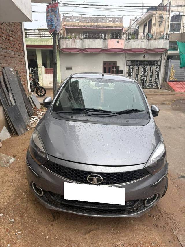 https://images10.gaadi.com/usedcar_image/4598019/original/processed_92405d98-8a01-4a9b-8105-893834e8c0d3.jpg?imwidth=6401