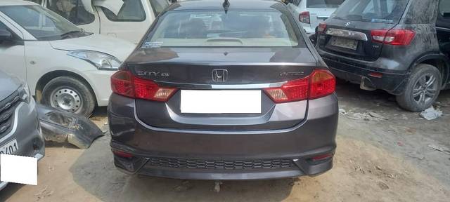 https://images10.gaadi.com/usedcar_image/4598116/original/processed_4a9784a7-2c1f-49ab-972d-f91db7f144cf.jpg?imwidth=6401