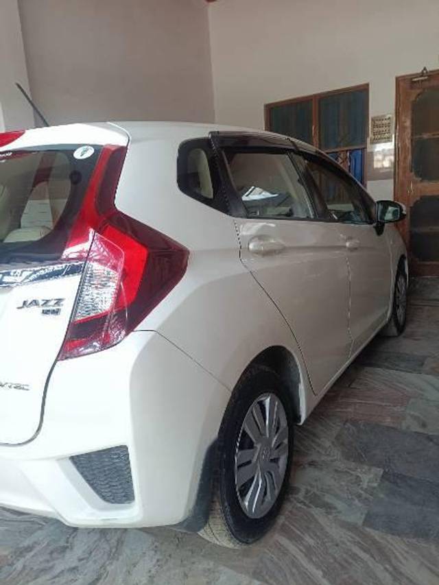 https://images10.gaadi.com/usedcar_image/4598142/original/processed_ff64caca-69c7-435e-acbd-2a574b6ae916.jpg?imwidth=6401