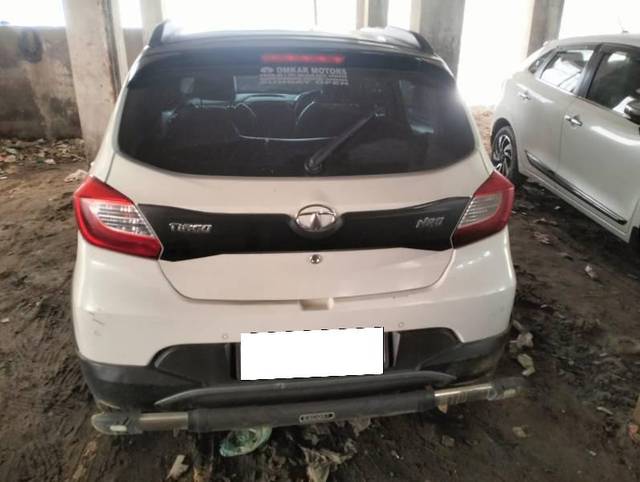 https://images10.gaadi.com/usedcar_image/4598174/original/processed_28221f38-7130-4094-8dab-b363a539e1c7.jpg?imwidth=6401