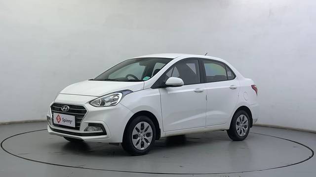 https://images10.gaadi.com/usedcar_image/4598175/original/3800f98b776b4dafac12f4bd8afe7145.JPG?imwidth=6400
