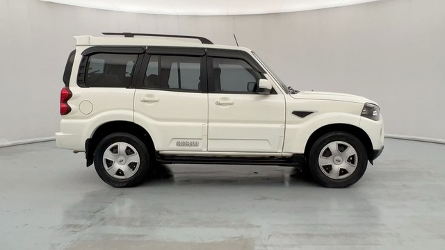 Second-hand 2021 Mahindra Scorpio S9 for sale in Lucknow-2