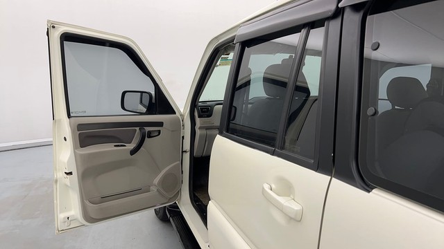 Second-hand 2021 Mahindra Scorpio S9 for sale in Lucknow-30