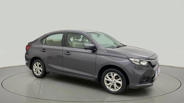 https://images10.gaadi.com/usedcar_image/4598266/original/a422c6248dbfdedd8f593cc212e119a8.jpg?imwidth=6400