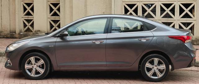 https://images10.gaadi.com/usedcar_image/4598295/original/processed_22779ebe6fd0b7bd6570f832bd343d7e.jpg?imwidth=6402