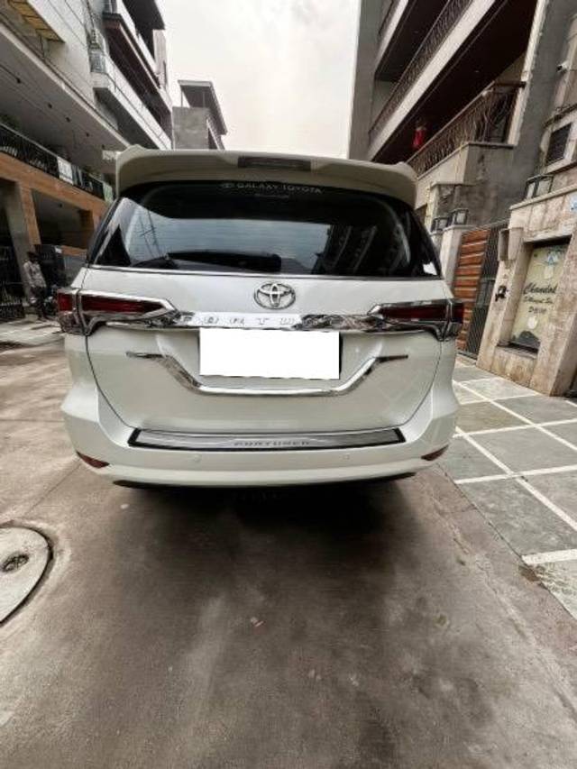 https://images10.gaadi.com/usedcar_image/4598306/original/processed_d2a7e741-889d-4c6a-9bea-5336f7dad10b.jpeg?imwidth=6402