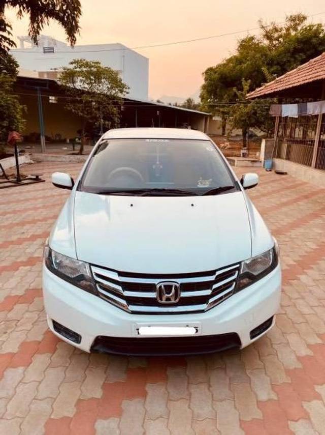 https://images10.gaadi.com/usedcar_image/4598318/original/processed_045fc5ee-797a-4006-a078-7ee4fa0d0be4.jpeg?imwidth=6400