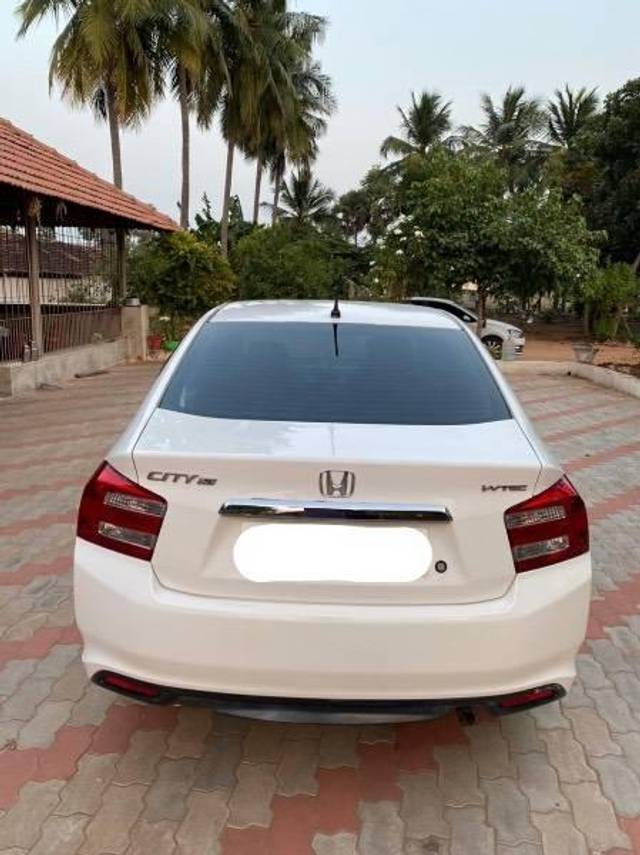 https://images10.gaadi.com/usedcar_image/4598318/original/processed_60ba24f7-09af-4fb8-b056-7aba90405cb0.jpeg?imwidth=6402