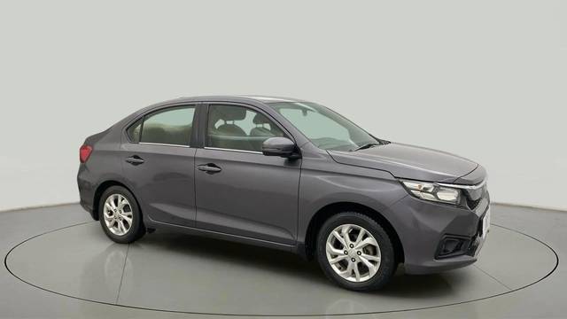 https://images10.gaadi.com/usedcar_image/4598334/original/87e9cb18d37e003058b92aa3a9bdbd5a.jpg?imwidth=6400