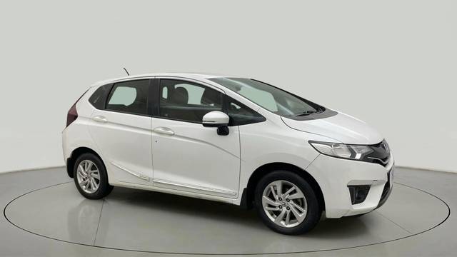https://images10.gaadi.com/usedcar_image/4598354/original/8d73d709fe057073965e5edd0dc5d81e.jpg?imwidth=6400