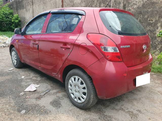 https://images10.gaadi.com/usedcar_image/4598360/original/processed_fe12a30bce7113caa300f28394f6f8f3.jpg?imwidth=6402