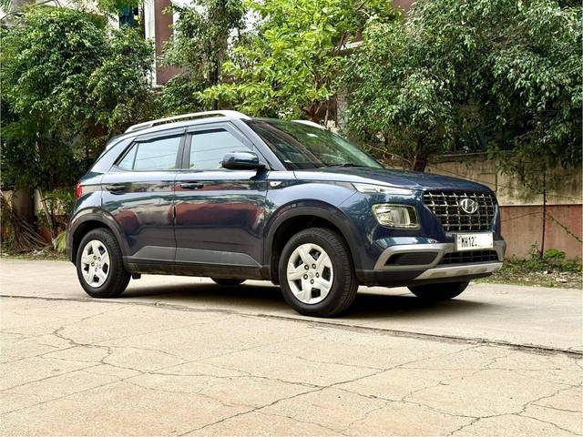 https://images10.gaadi.com/usedcar_image/4598378/original/processed_1b6bd0f97189d9ee249b56c58cfe64f3.jpg?imwidth=6400