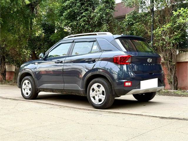 https://images10.gaadi.com/usedcar_image/4598378/original/processed_839978acd308327f24c546398de6affc.jpg?imwidth=6402