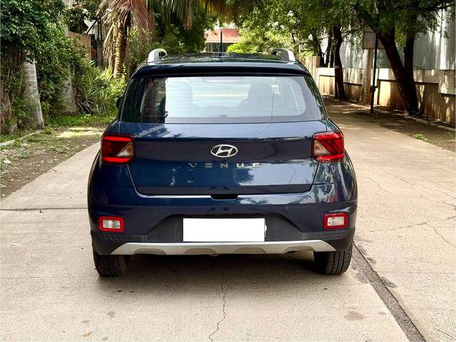 https://images10.gaadi.com/usedcar_image/4598378/original/processed_a35c83248630f4e490d5173dec19f8df.jpg?imwidth=6401