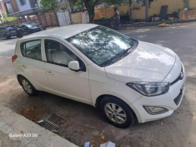https://images10.gaadi.com/usedcar_image/4598384/original/processed_19310264-d1e9-4490-8389-38e03d1c3ccc.jpg?imwidth=6402