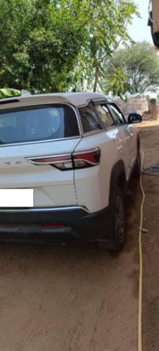 https://images10.gaadi.com/usedcar_image/4598385/original/processed_78bc1988-990d-408b-83bd-3f0b21b4c2df.jpg?imwidth=6402