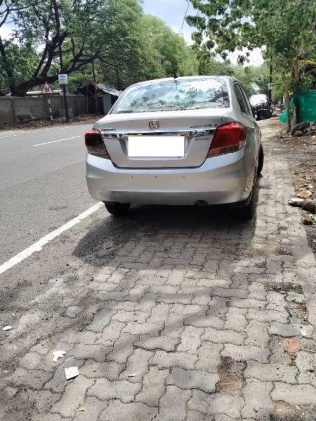 https://images10.gaadi.com/usedcar_image/4598421/original/processed_ae47e1ee-6fa0-4301-bb8d-3ba8065463cd.jpg?imwidth=6401