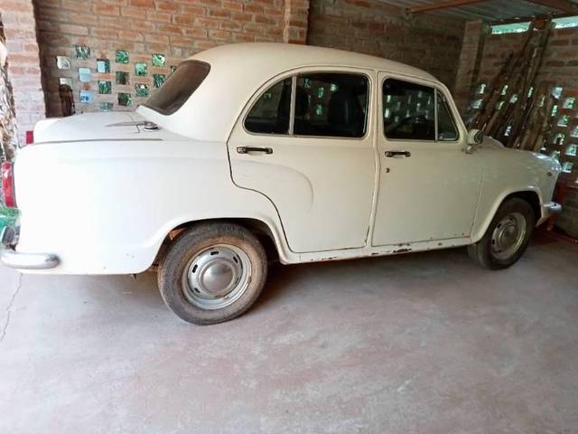 https://images10.gaadi.com/usedcar_image/4598422/original/processed_c7561679-e1b5-423e-afcb-6c7f1a0f7473.jpg?imwidth=6400