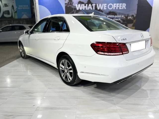 https://images10.gaadi.com/usedcar_image/4598427/original/processed_f720dd71-44bb-48f2-9764-feb7b10d403a.jpeg?imwidth=6402