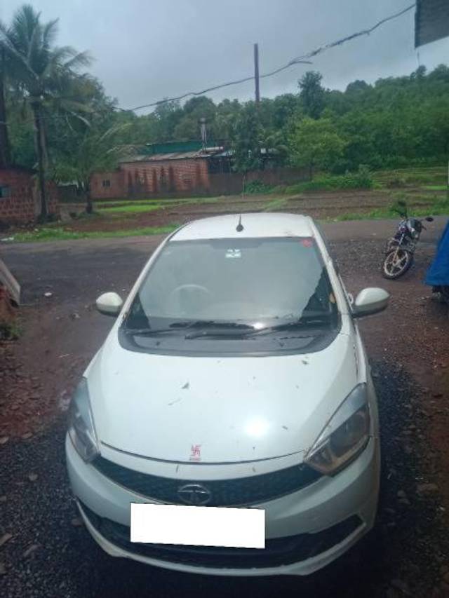 https://images10.gaadi.com/usedcar_image/4598435/original/processed_21152e87-8921-4576-a2fe-b1bc9ecbec0b.jpg?imwidth=6402