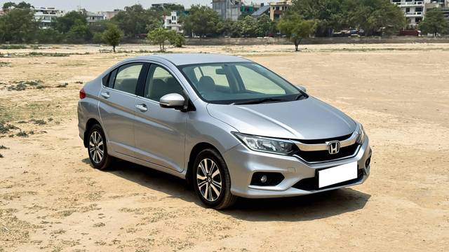 https://images10.gaadi.com/usedcar_image/4598443/original/processed_a3402a0f3df1e513868f09d5d3bebf64.JPG?imwidth=6400