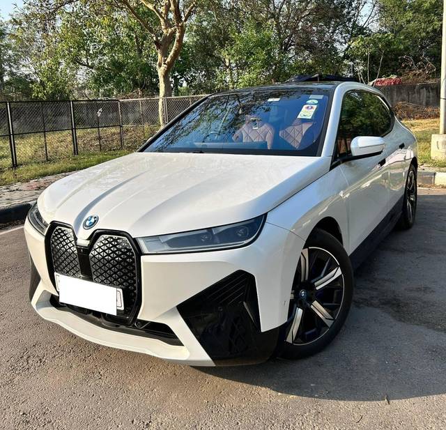 https://images10.gaadi.com/usedcar_image/4598453/original/processed_2321077e56e498149794f89bd2d2f9d0.jpeg?imwidth=6402