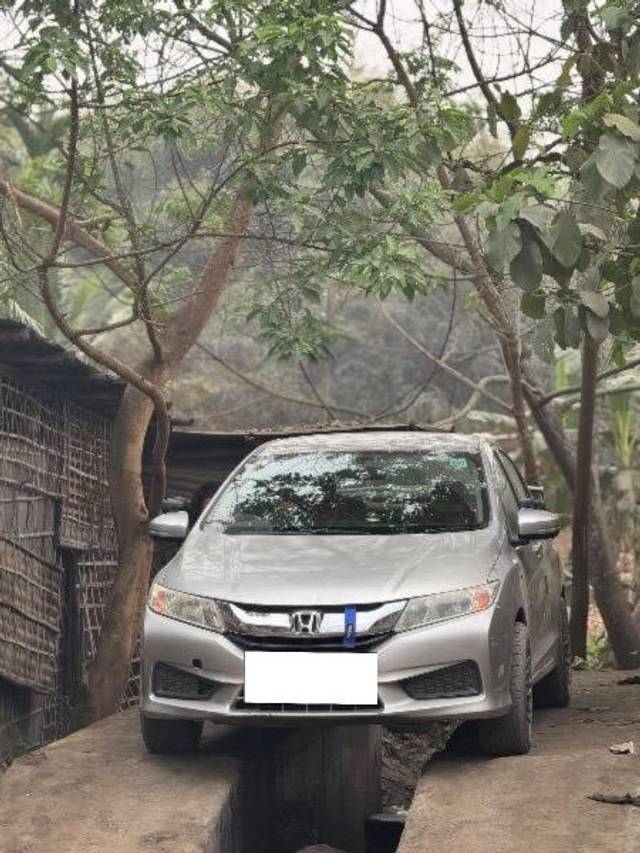 https://images10.gaadi.com/usedcar_image/4598464/original/processed_9d859fdf-2065-44a4-82ae-b4f0ec494b99.jpeg?imwidth=6400