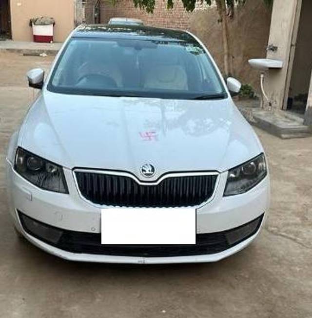 https://images10.gaadi.com/usedcar_image/4598516/original/processed_2325d73d-35ec-4e3f-b188-8cd5841bdce4.jpg?imwidth=6400